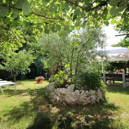 Sabina With Beautiful Garden Ferienhaus