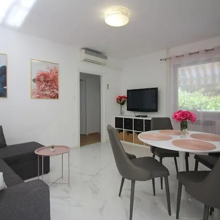 Ferienhaus Sabina With Beautiful Garden *