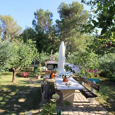 Sabina With Beautiful Garden Ferienhaus *